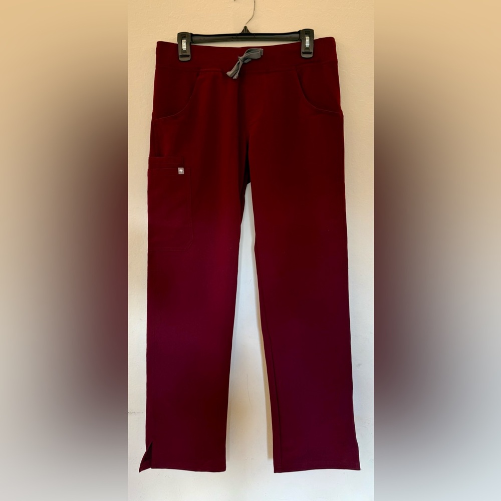 FIGS Kade Cargo Scrub Pants - Burgundy, Small, Regular (NWOT)